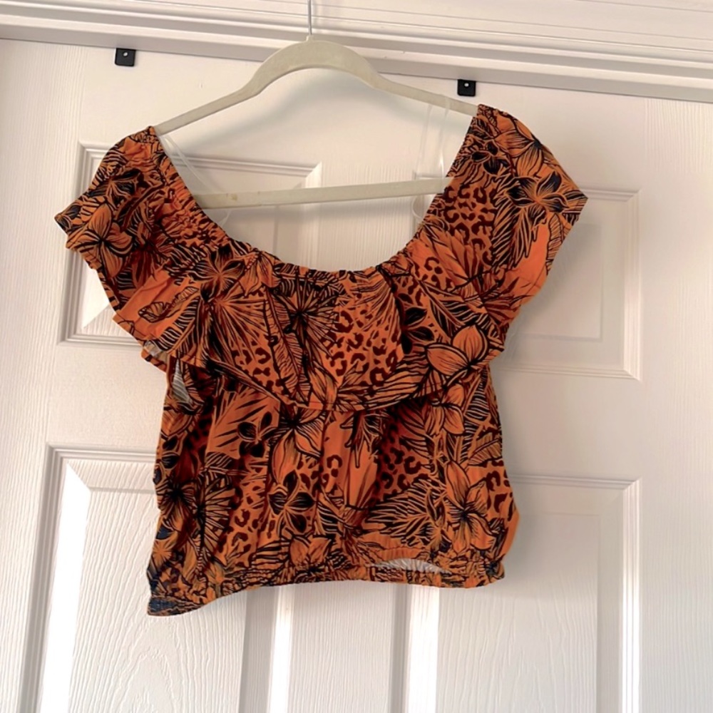 NWT BCBG Off Shoulder Floral Crop top